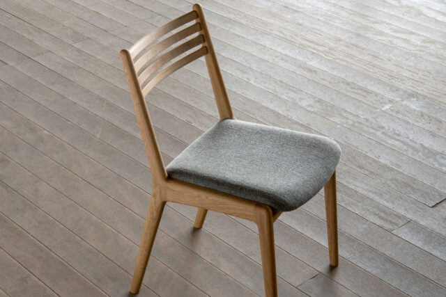 緩やかなカーブが優しい掛け心地