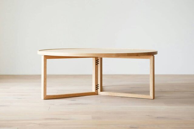 紐蝶番がアクセント