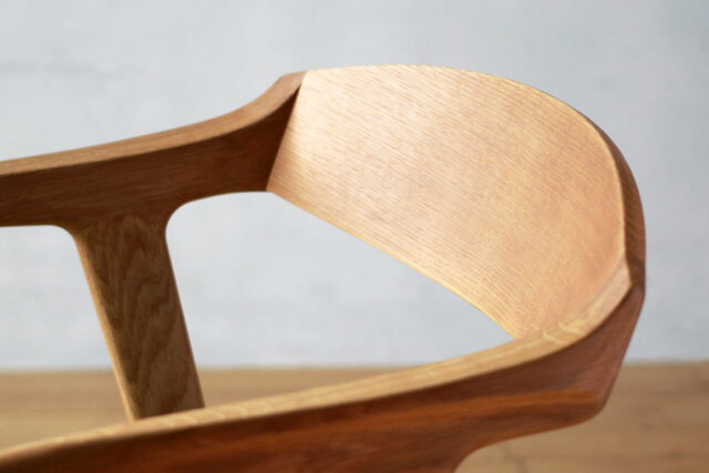 曲げ木による緩やかなカーブ