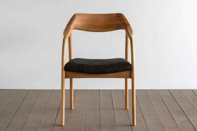 角のない柔らかなアームチェア