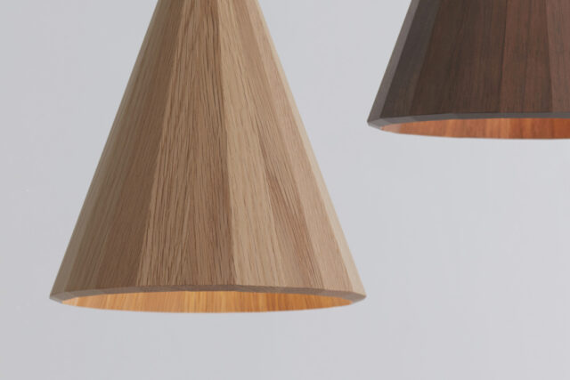20枚の無垢材から製作したセード