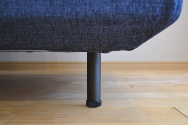 アルミ削り出しのレッグ