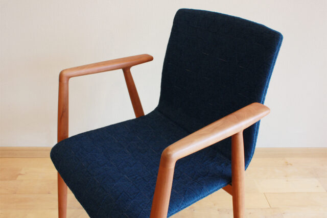 しなりを生む成型合板シェル