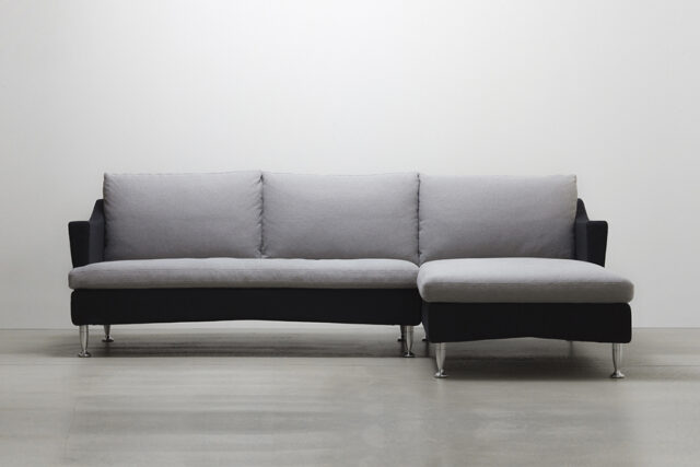 W2,400mmのコンパクトカウチソファ