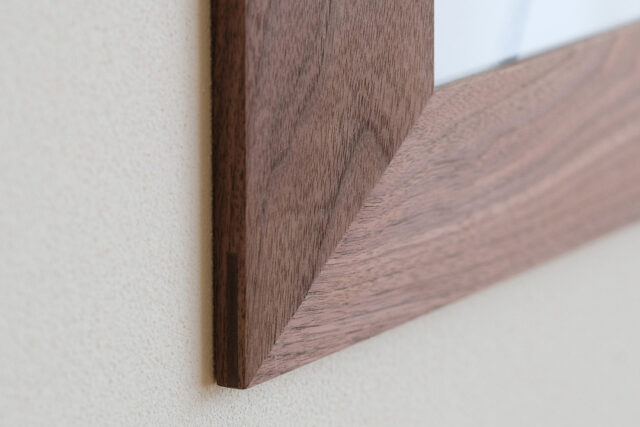 老舗額縁メーカーならではの技術力