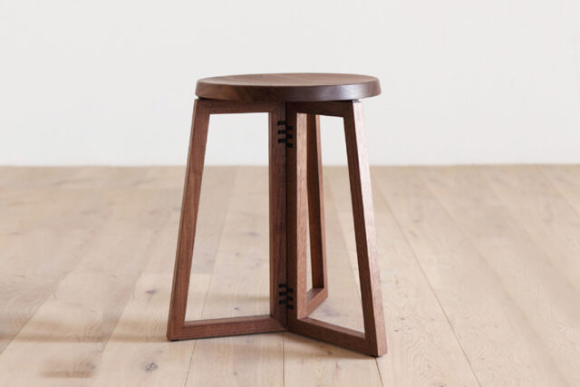 紐蝶番がアクセント