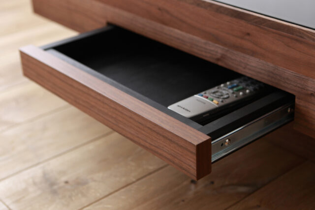 便利な小引き出し付き