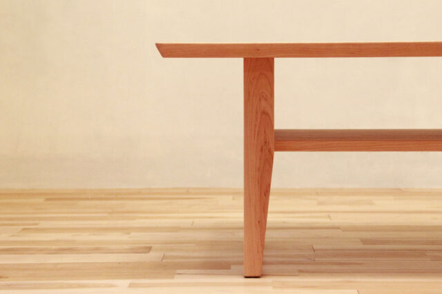 軽やかなテーパーデザイン