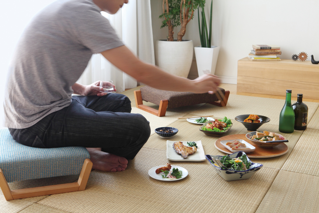 寛げる座椅子。村澤一晃デザインのzagaku（ザガク）