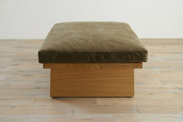 高密度比重ウレタンと羽毛の座面