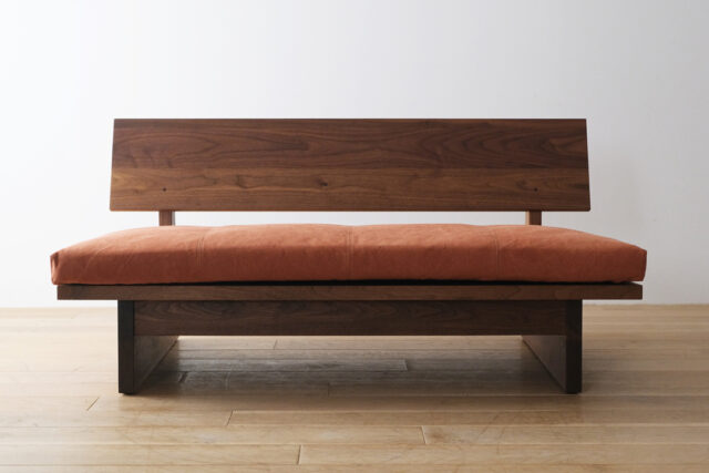 直線基調のシンプルデザイン