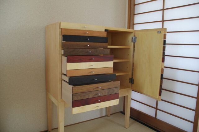 広松木工のチェストSONO（ソノ）070とオールドビンテージギャッベお届け | 名古屋の家具・インテリアショップ｜Vigore（ヴィゴーレ）