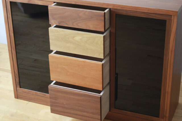 三種類の天然木を使用