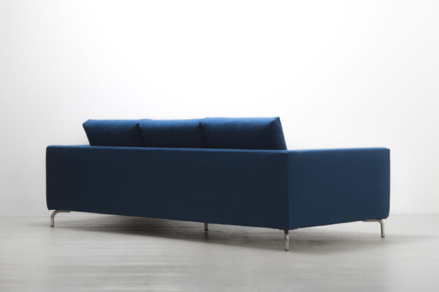 後ろ姿も美しく