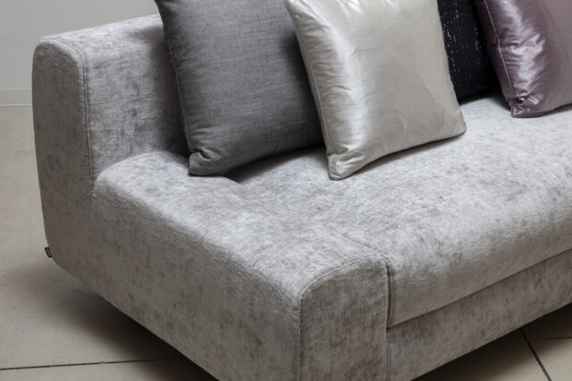 圧迫感のないアームデザイン