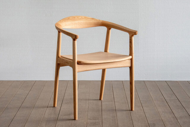 クラフト感のあるアームチェア