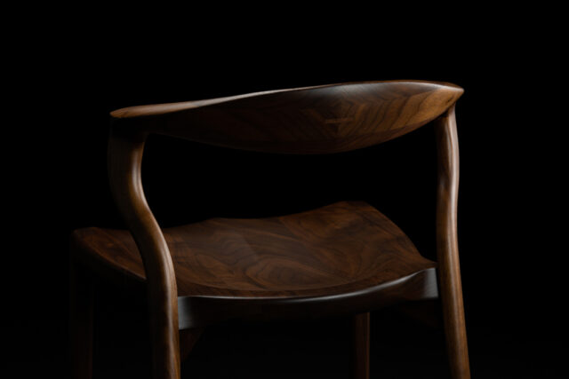 後ろ姿も美しく