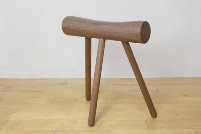 手間を惜しまず一脚づつの手仕事