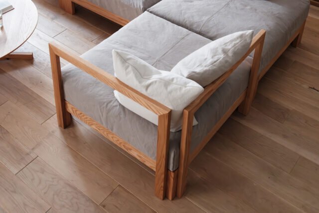 無垢材で製作した細身のフレーム