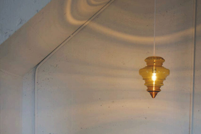 絶妙な凹凸が生み出す光