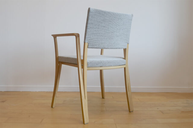 枝分かれしたレッグが特徴的