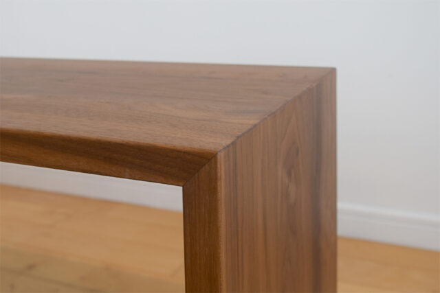 木口を見せない留加工で製作