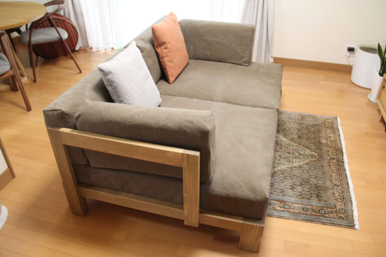 広松木工ソファSTABILEとオーバーダイギャッベ納品事例