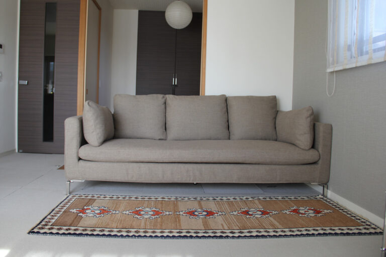 トレスソファカバー交換とオールドギャッベお届け