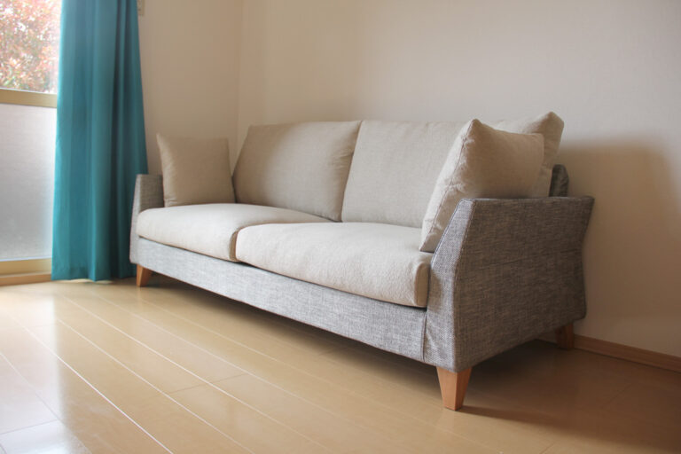 トレスソファとブラックチェリー材ダイニングお届け