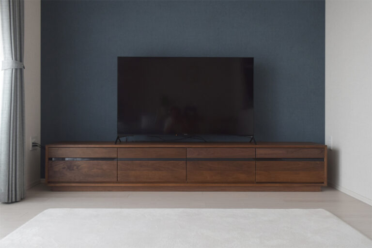W240cmで製作したテレビボードLINE LEGS