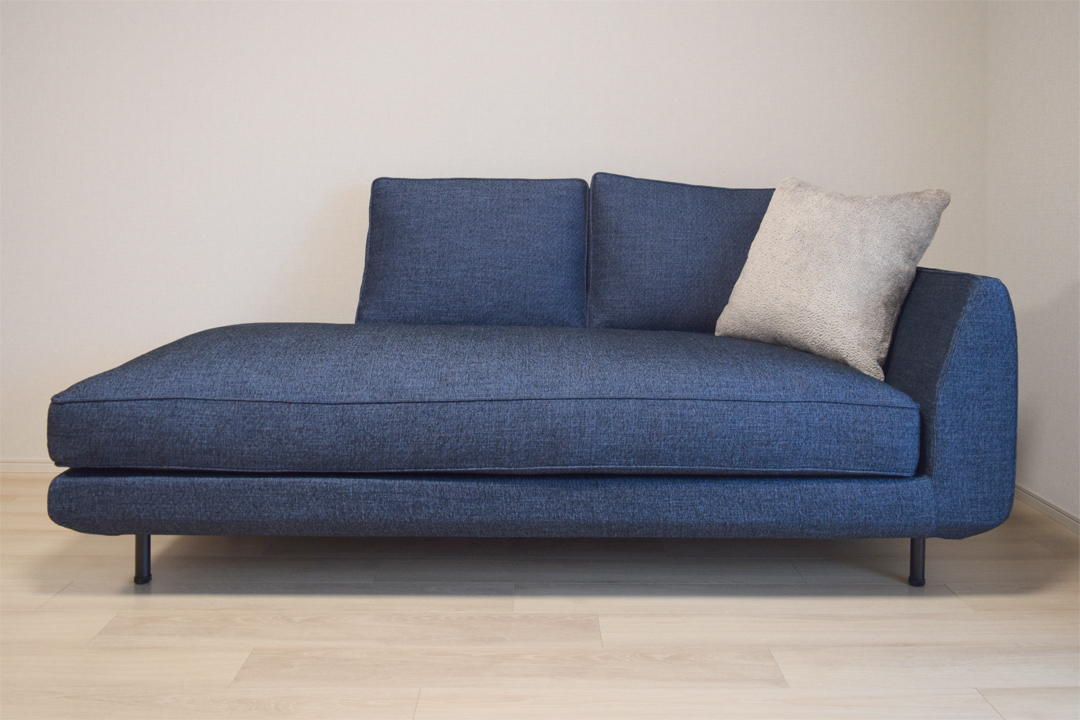 TRES THE SOFA TAILOR ワンアームソファ「HOM」のお届け